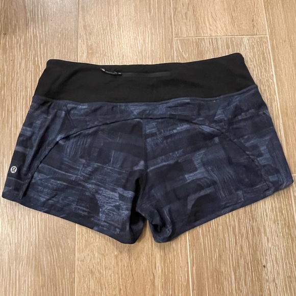 Patterned lulu lemon rum times shorts - Picture 3 of 3